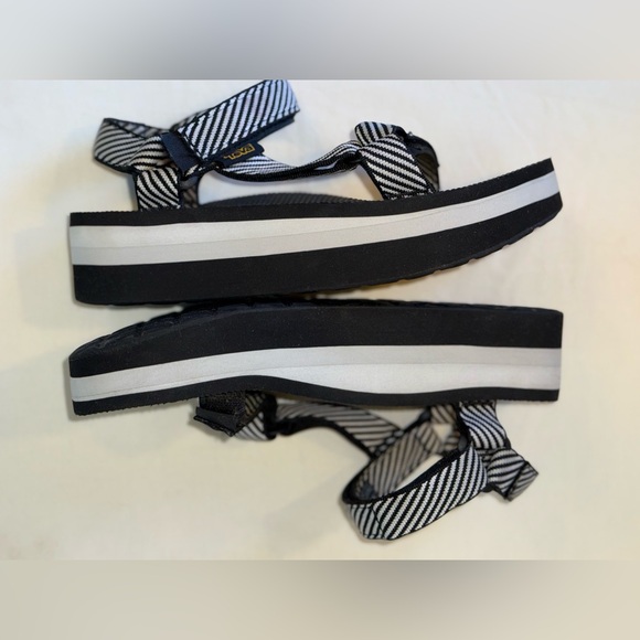 TEVA UNIVERSAL FLATFORM BLACK WHITE CANDY STRIPE PLATFORM SANDALS WOMENS SZ 8 - Picture 4 of 7